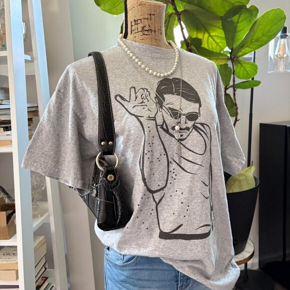 Grey “Salt Bae” Graphic Tee – Meme Style - Picture 3 of 7